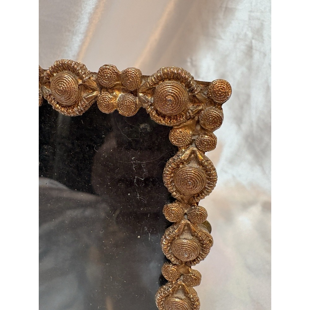 Vintage Ornate Gold Toned Metal Picture Frame Floral Swirl Easel Back 5 x7 pic - Picture 2 of 6